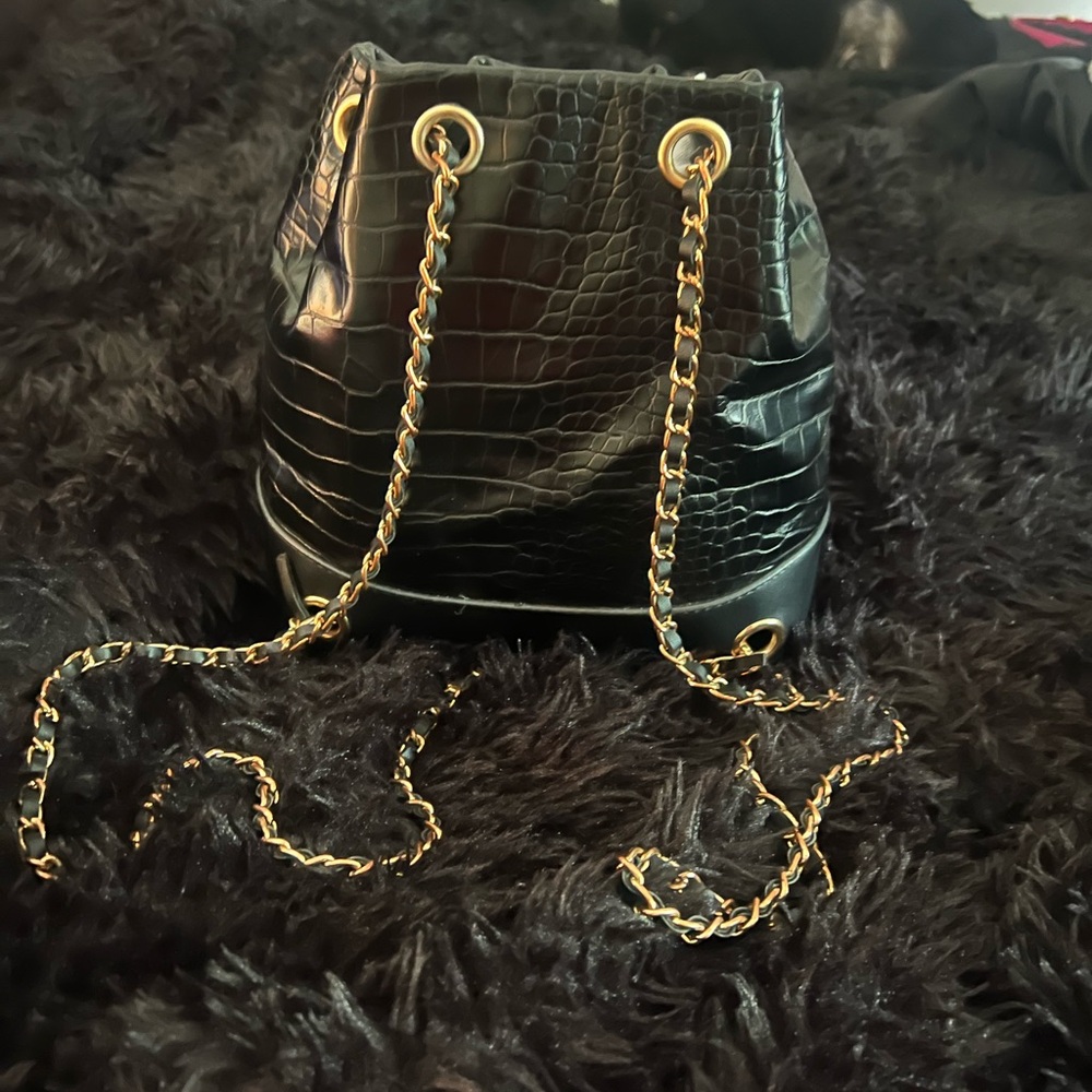 Elegant Black Croc-Embossed Bucket Bag